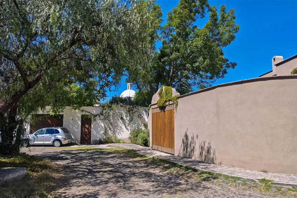 Tree-lined cobblestone street in Atascadero neighborhood San Miguel de Allende