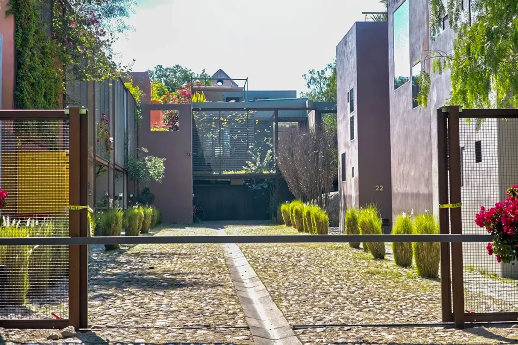 Contemporary homes with rooftop terraces in Obraje San Miguel de Allende