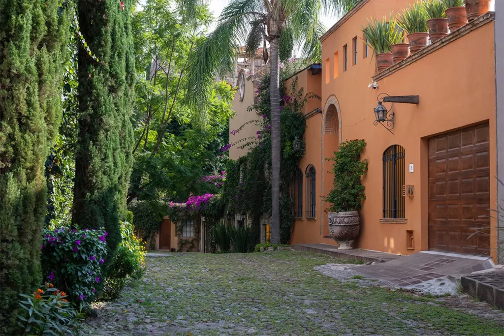 Colonial architecture with bougainvillea in Ojo de Agua San Miguel de Allende