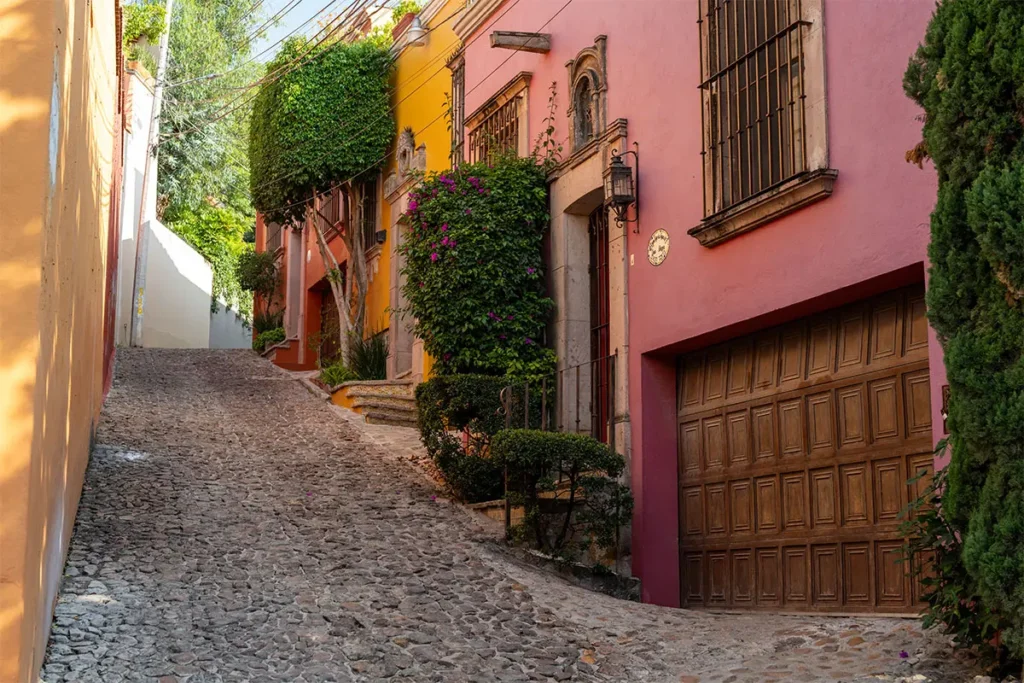 Colorful colonial homes on hillside in Ojo de Agua San Miguel de Allende