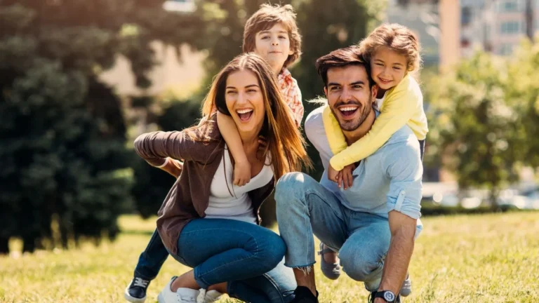 San Miguel de Allende for Families- Best Things to Do with Kids - Colonial Real Estate - Colonial Real Estate Happy family with two young children playing outdoors in San Miguel de Allende, enjoying the city's parks and family-friendly lifestyle.